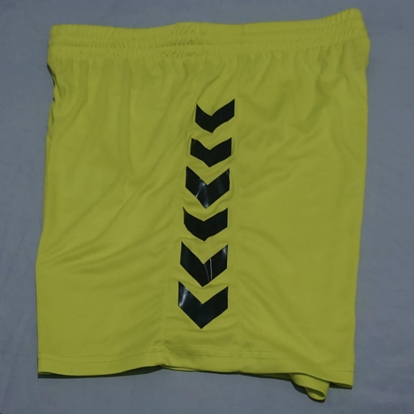 Hummel Football Shorts Men's Medium Yellow Black W30 L8 Sports Gym Drawstrings - Picture 3 of 7